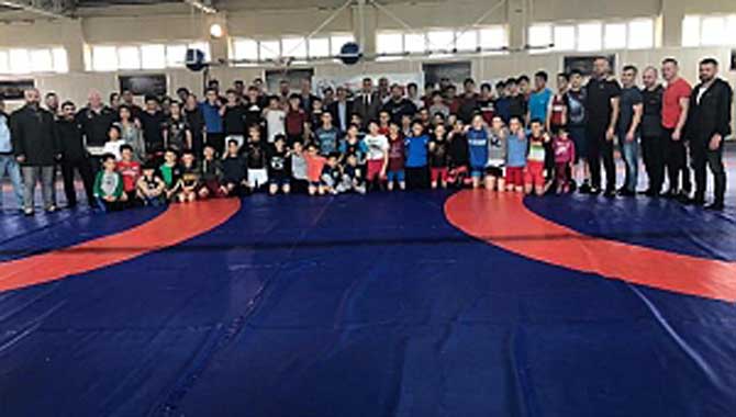 İsveç Milli Takımı Hendek’te