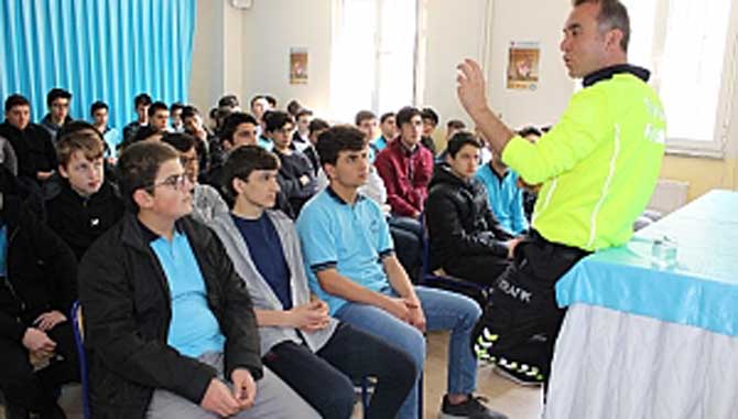 Lise Öğrencilerine Trafik Eğitimi Verildi