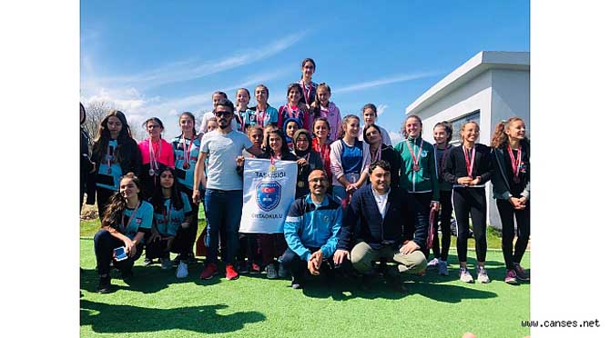 Taşkısığı Ortaokulu Atletizmde yine Sakarya Birincisi