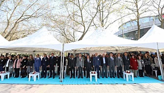 Vali Nayir Kansere Dokunan Eller Sergisini Açtı