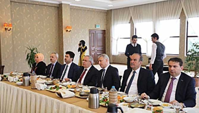 Vali Nayir Sakarya Sinerji Grubu Üyeleri İle Bir Araya Geldi