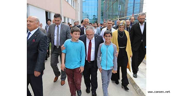 Vali Nayir Şehit Bülent Yurtseven İmam Hatip (Hafızlık) Ortaokulunu Ziyaret Etti
