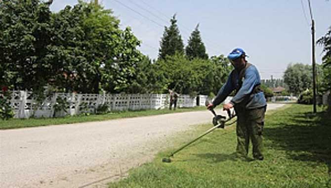 AKYAZI BELEDİYESİNDEN BAYRAM TEMİZLİĞİ