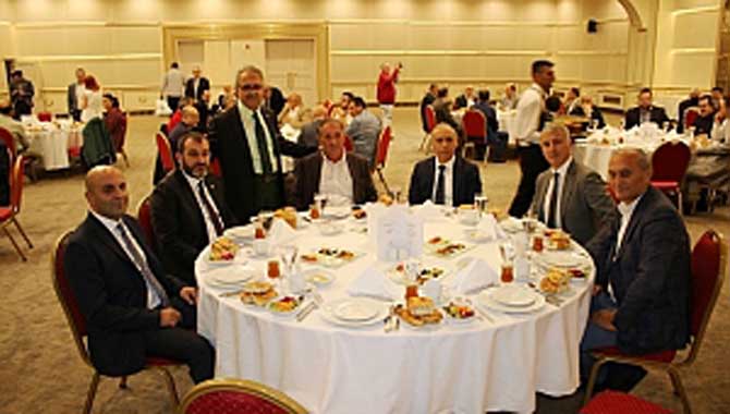 Ankara Sakaryalılar Vakfı’nın İftar Programı’nda Protokol Bir Araya Geldi