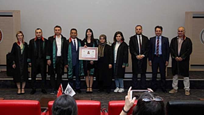 Baroda Genç Avukat Ruhsatını Aldı