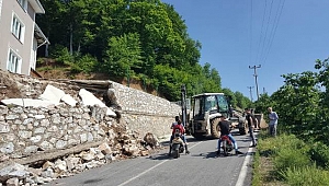 Belediye Yetkilileri Soruna Gelmeyince Mahallesine Yine O Muhtar Sahip Çıktı
