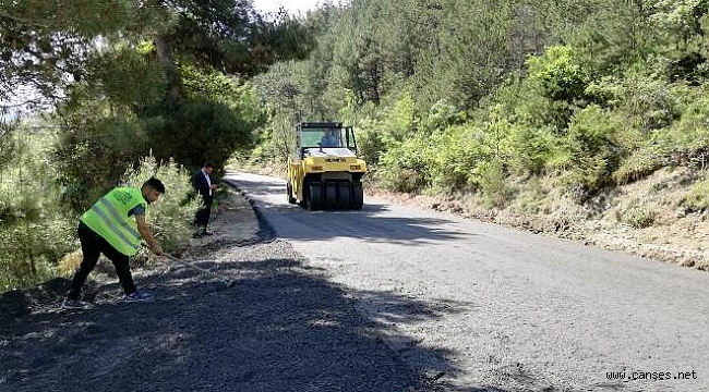 BU MAHALLE YOLUNDA İLK DEFA ASFALT ÇALIŞMASI YAPILIYOR