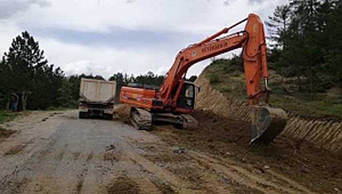 Büyükşehir Belediyesi Taraklı’ya Bağlı Mahalle Yollarında Çalışma Yapıyor