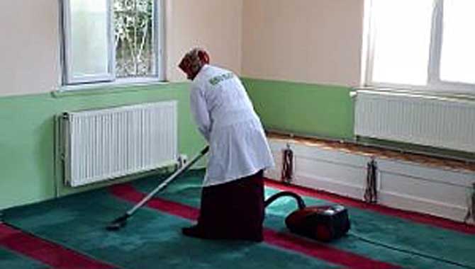 CAMİLER BAYRAMA HAZIRLANIYOR