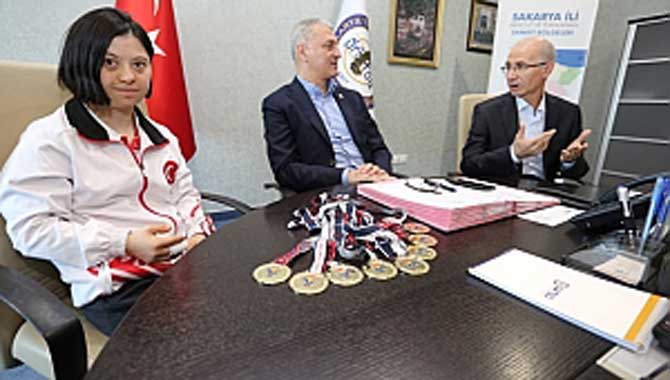 Özel Milli Yüzücüden SATSO’ya Ziyaret