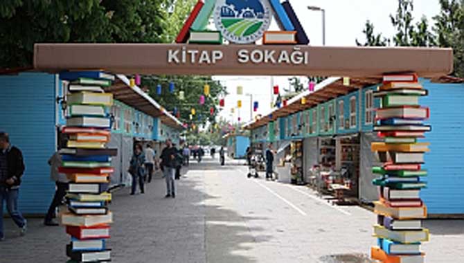 Ramazan Kitap Sokağı Bulvar’da