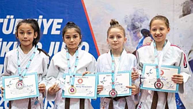 Sakarya’lı Judoculardan 9 Madalya