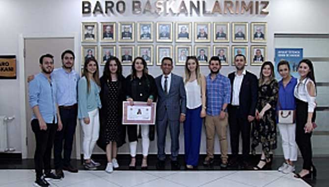 Genç avukatlar ruhsatlarını aldı
