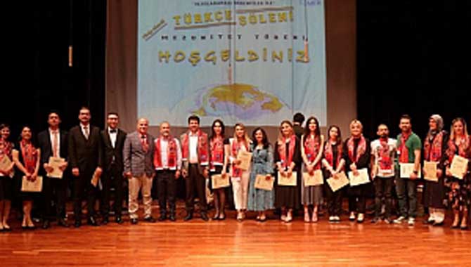 Uluslararası Öğrencilerden Türkçe Şöleni