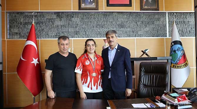 Avrupa Şampiyonu Boksör Başkan Alemdar’ı Ziyaret Etti