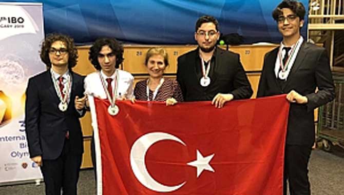 Cevat Ayhan Fen Lisesi Öğrencisi Hasan Zeki Yıldız, Dünya Biyoloji Olimpiyatın da Gümüş Madalya Kazandı