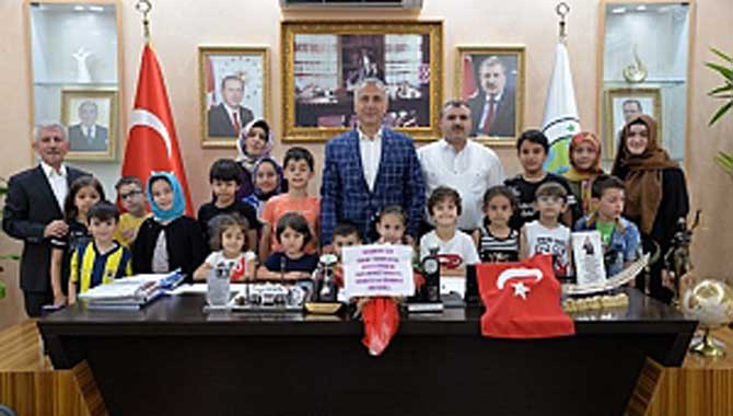 Koca yürekli miniklerden örnek davranış