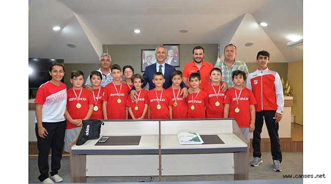 Minikler Hentbol'da gururlandırdı