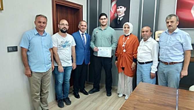 YKS Yabancı Dil Testinde 80 sorunun tamamını doğru cevapladı