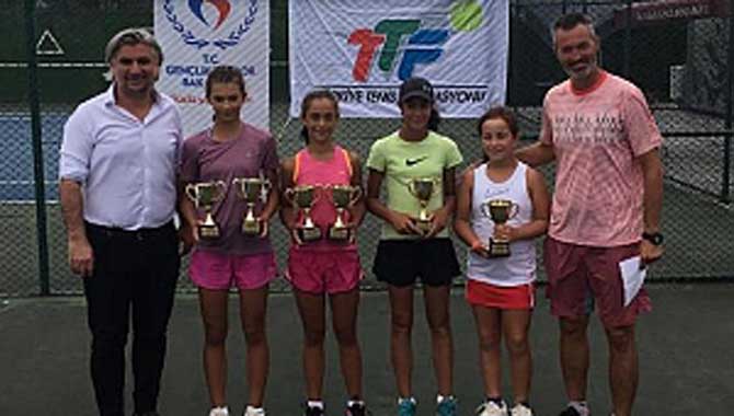 12 Yaş Yaz Kupası Tenis Turnuvası sona erdi. 