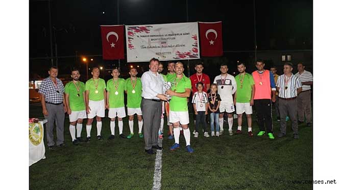 15 TEMMUZ FUTBOL TURNUVASINDA ŞAMPİYON BAKIRLI KUZEY SPOR OLDU