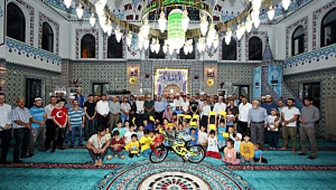 Akyazı Yunus Emre Camiinde Ödüllü Kur’an Kursu Eğitimi