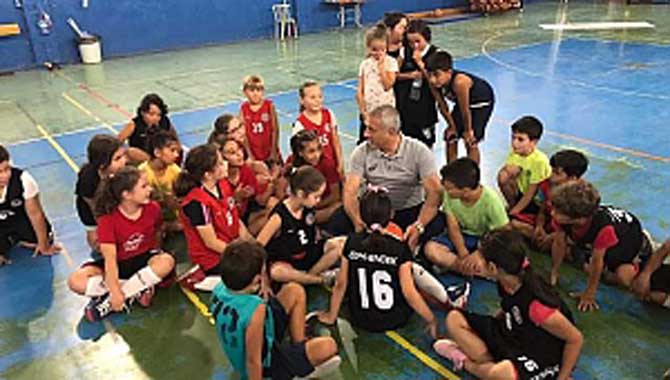 Babaoğlu, Miniklerle Basketbol Oynadı 