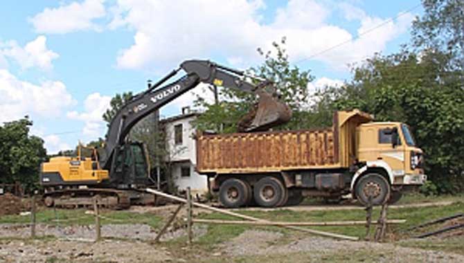 FERİZLİDE YOĞUN YAĞIŞIN YARALARI SARILIYOR