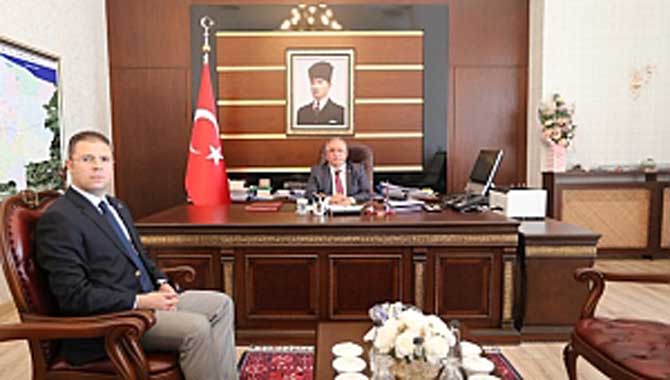 Hendek Kaymakamı Burhan'dan Vali Nayir'e Veda Ziyareti