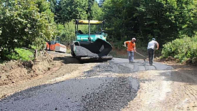 Hendek’ te asfalt çalışmaları hızla devam ediyor