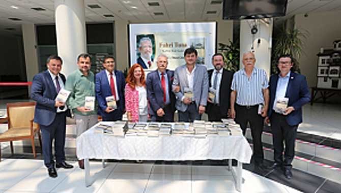 Sakaryalı Yazar Fahri Tuna Yeni Kitabını SATSO İçin İmzaladı