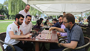 SATRANÇ TURNUVASINA BÜYÜK İLGİ