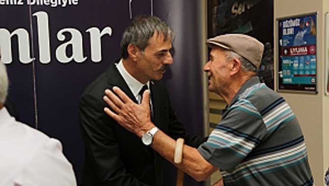 Serdivan Bayramda Kucaklaştı