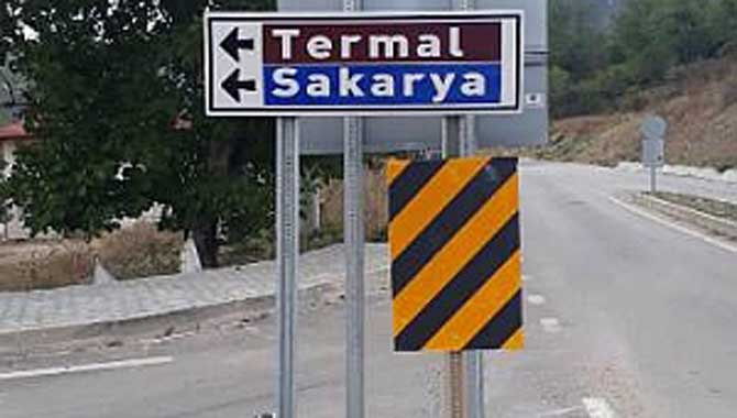 Taraklı'da trafik tabela montajları tamamlandı