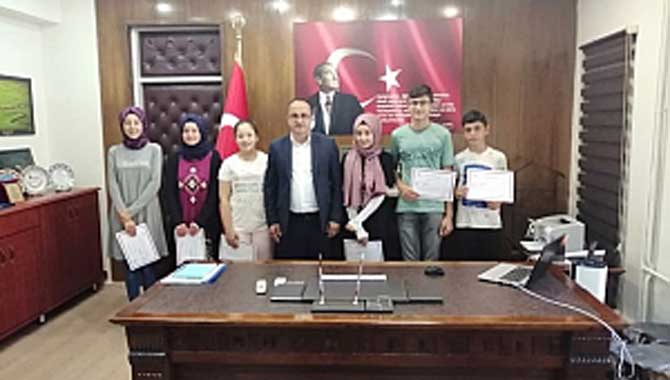 TARAKLI KAYMAKAMI ABDULLAH KURT LGS de BAŞARILI ÖĞRENCİLERİ ÖDÜLLENDİRDİ