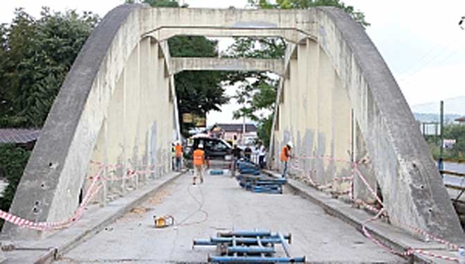 Tarihi Sakarya Köprüsü yenileniyor