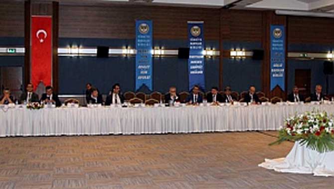 “Mesleğe yeni başlamış meslektaşlarımızın elinden tutmalıyız”