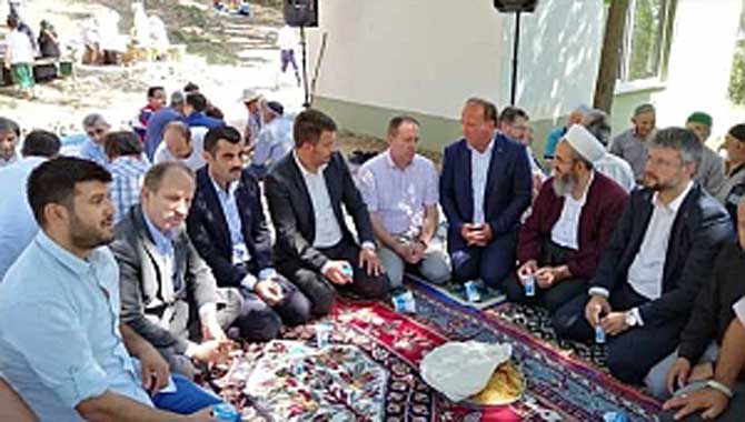 MHP Teşkilatı Şehitler İçin Okutulan Mevlid Programına Katıldılar