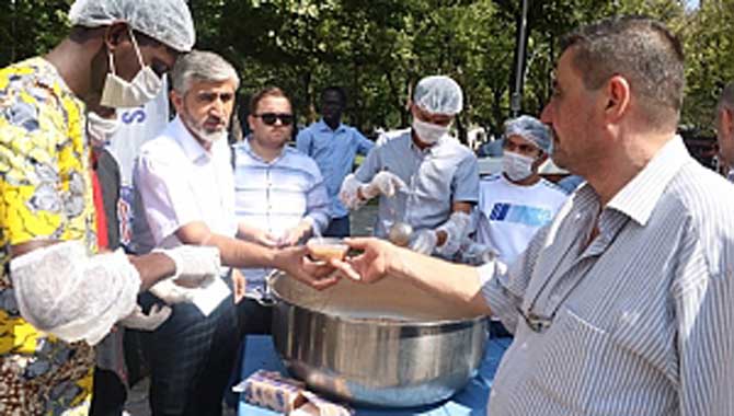 Öğrenci ve Vatandaşlara Aşure İkramı 