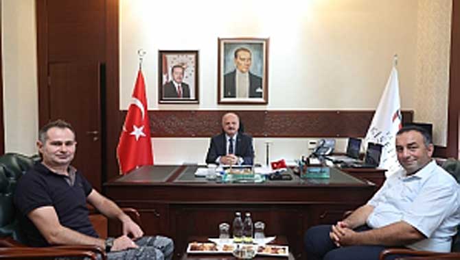 Sanatçı Yener' den Eskişehir Valisi Çakacak’ a ziyaret