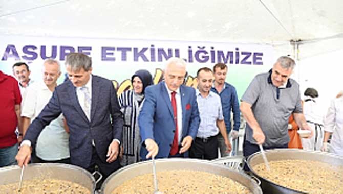 Serdivan’da Cuma Sonrası Aşure İkramı