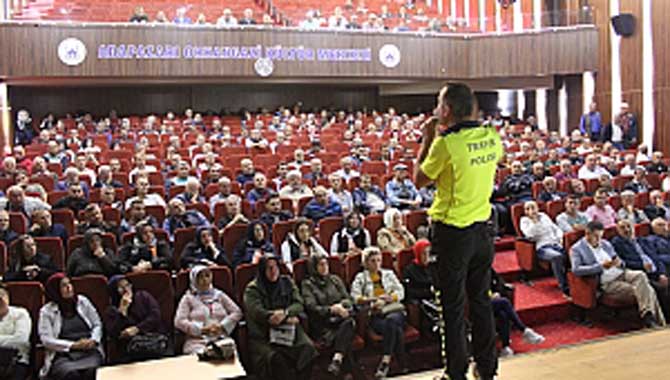 Servis Şoförleri ve Rehber Personele Trafik Eğitimi verildi.