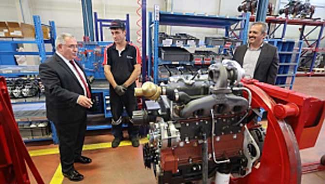 Vali Nayir Başak Traktör Fabrikasını Ziyaret Etti