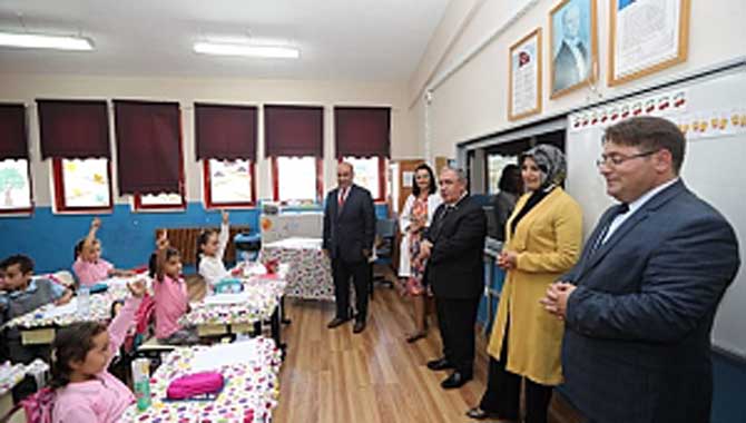 Vali Nayir Yeni Dönemle Birlikte Okul Ziyaretlerine Başladı