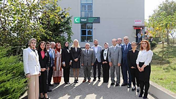 Vali Nayir Yeşilay Danışma Merkezini Ziyaret Etti