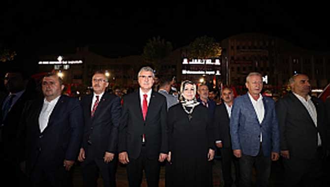 29 Ekim egemenlik ve bağımsızlığın sembolüdür