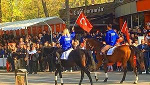 ATATÜRK BULVARINDA 29 EKİM COŞKUSU 