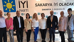 Av. Kadriye Ünler İYİ Parti Sakarya İl Başkanlığı’nı ziyaret etti