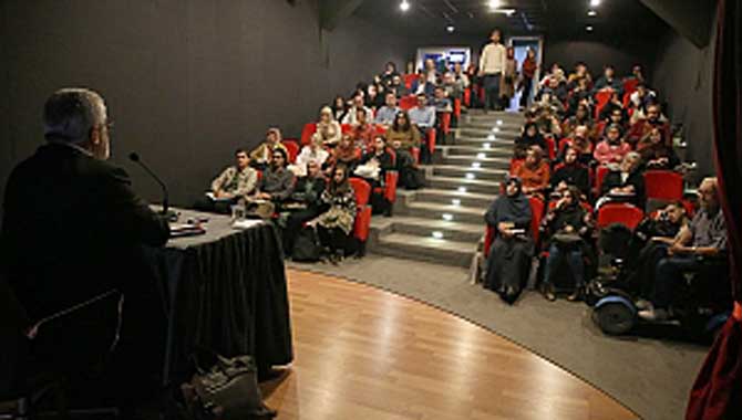 “Divan edebiyatı eşsiz bir hazinedir”