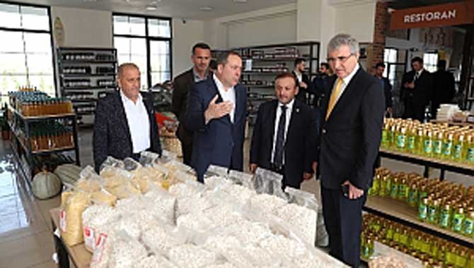 Geyve Cumhuriyet Meydanı yenilenecek